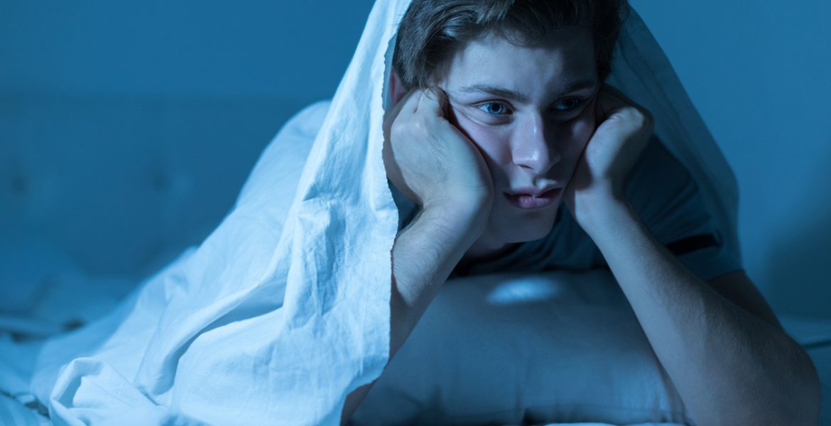 كيف أعود إلى النوم إذا استيقظت فجراً؟ هذه النصائح قد تساعدك لليلة مريحة |  عربي بوست