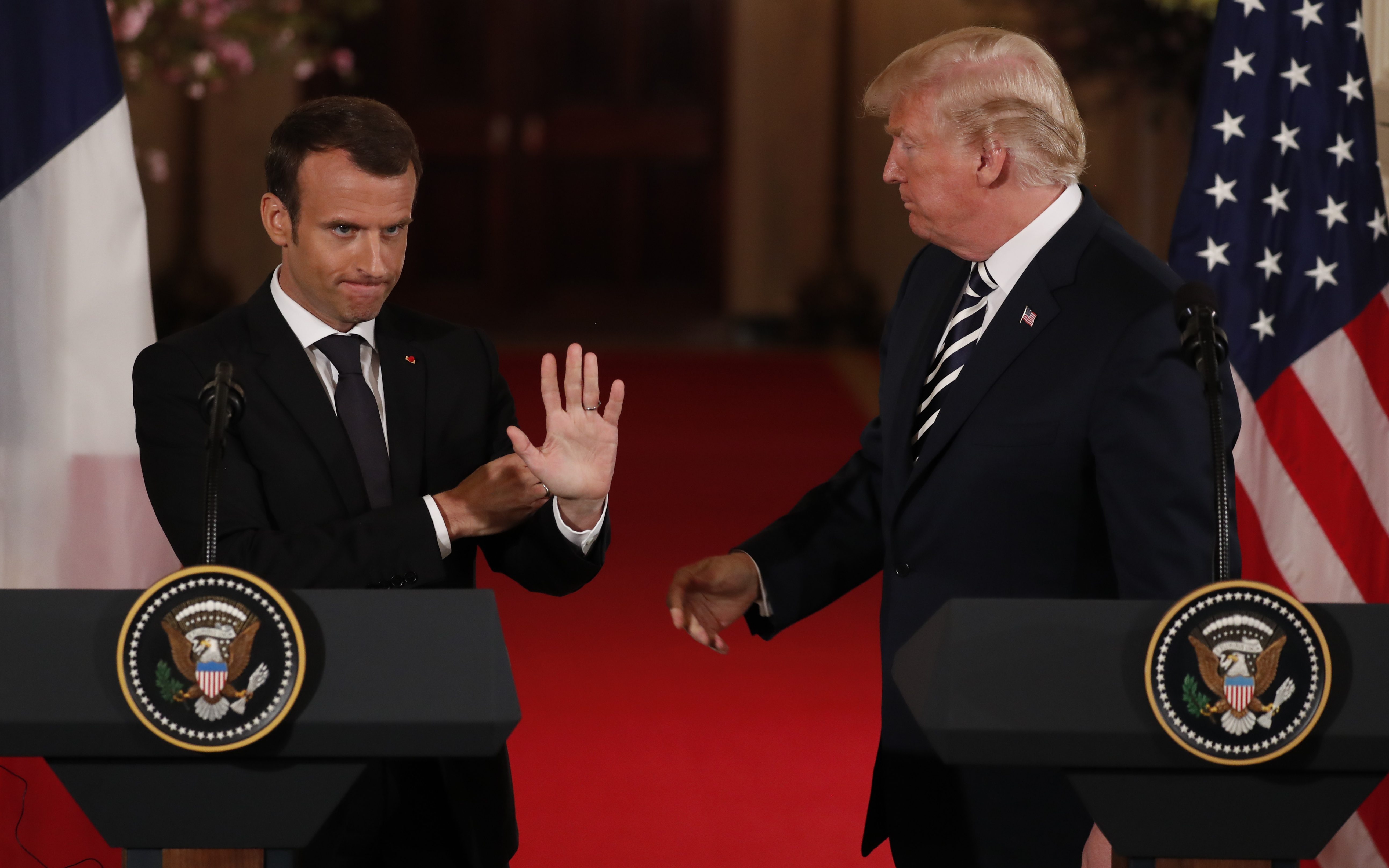 فشل في مهمته الصعبة.. ماكرون يغير موقفه من الاتفاق النووي مع إيران ويقبل بطلبات ترمب.. 3 شروط للاتفاق الجديد مع طهران