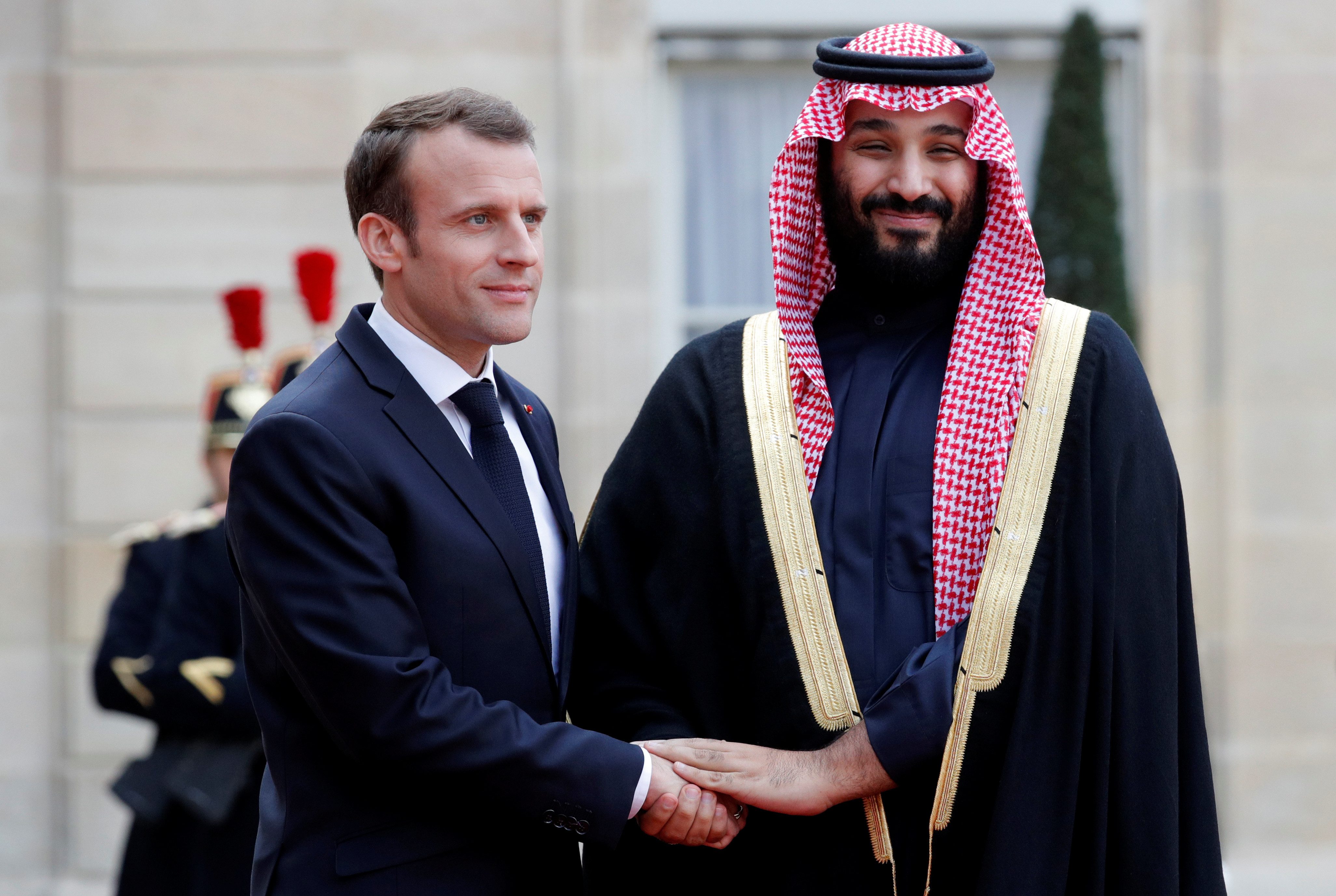 محمد بن سلمان يعد بمشاركة السعودية في الضربات ضد الأسد.. وماكرون يحدد الأهداف المتوقع ضربها