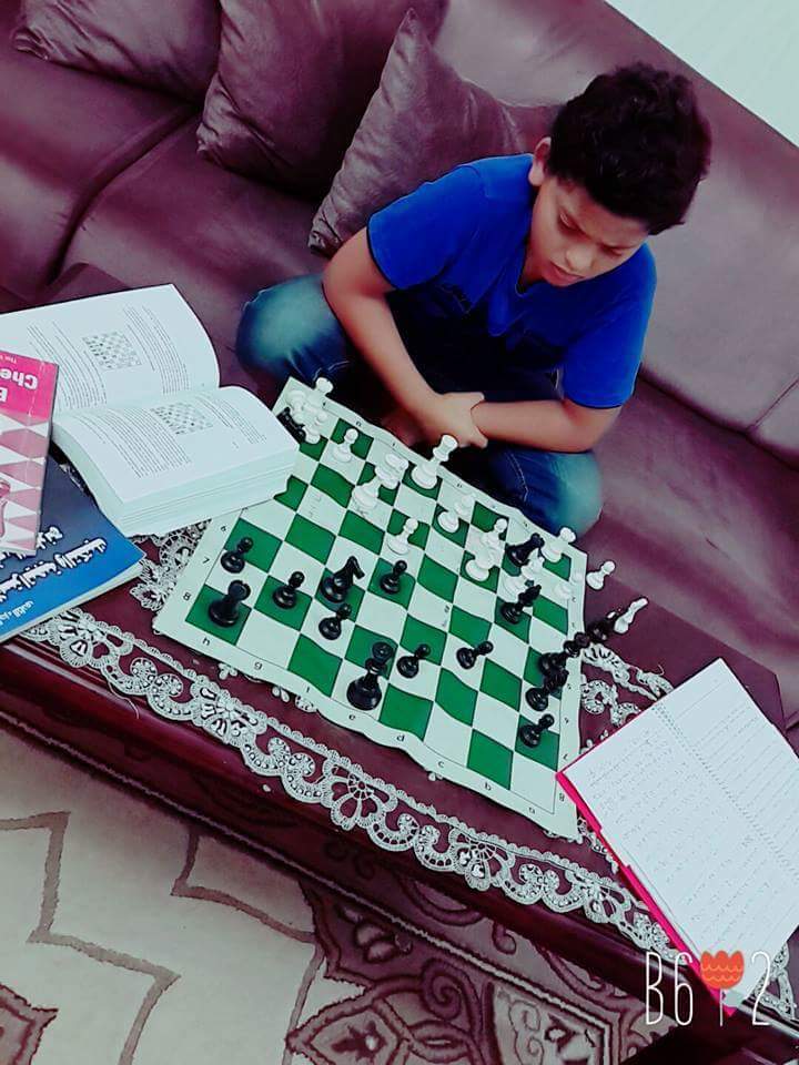  قصة الطفل "ظاهرة الشطرنج" في مدينة درنة فاز ببطولة إفريقيا في 11 من عمره 32313153_2193373607356159_227429891396599808_n