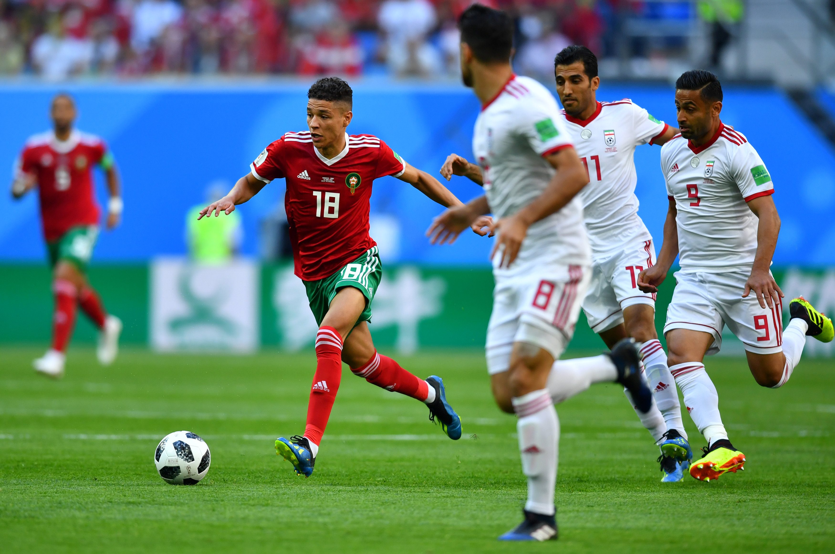 أمين حارث خلال مشاركته في مباراة المغرب ضد إيران بكأس العالم
