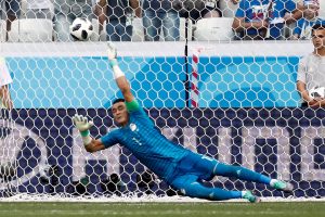 تصدى عصام الحضري لضربة جزاء في كأس العالم 2018 - رويترز