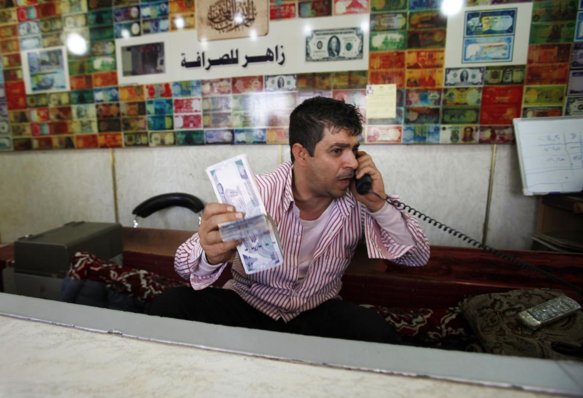لا يستطيع أصحاب الصرافات استرداد أموالهم المصادرة