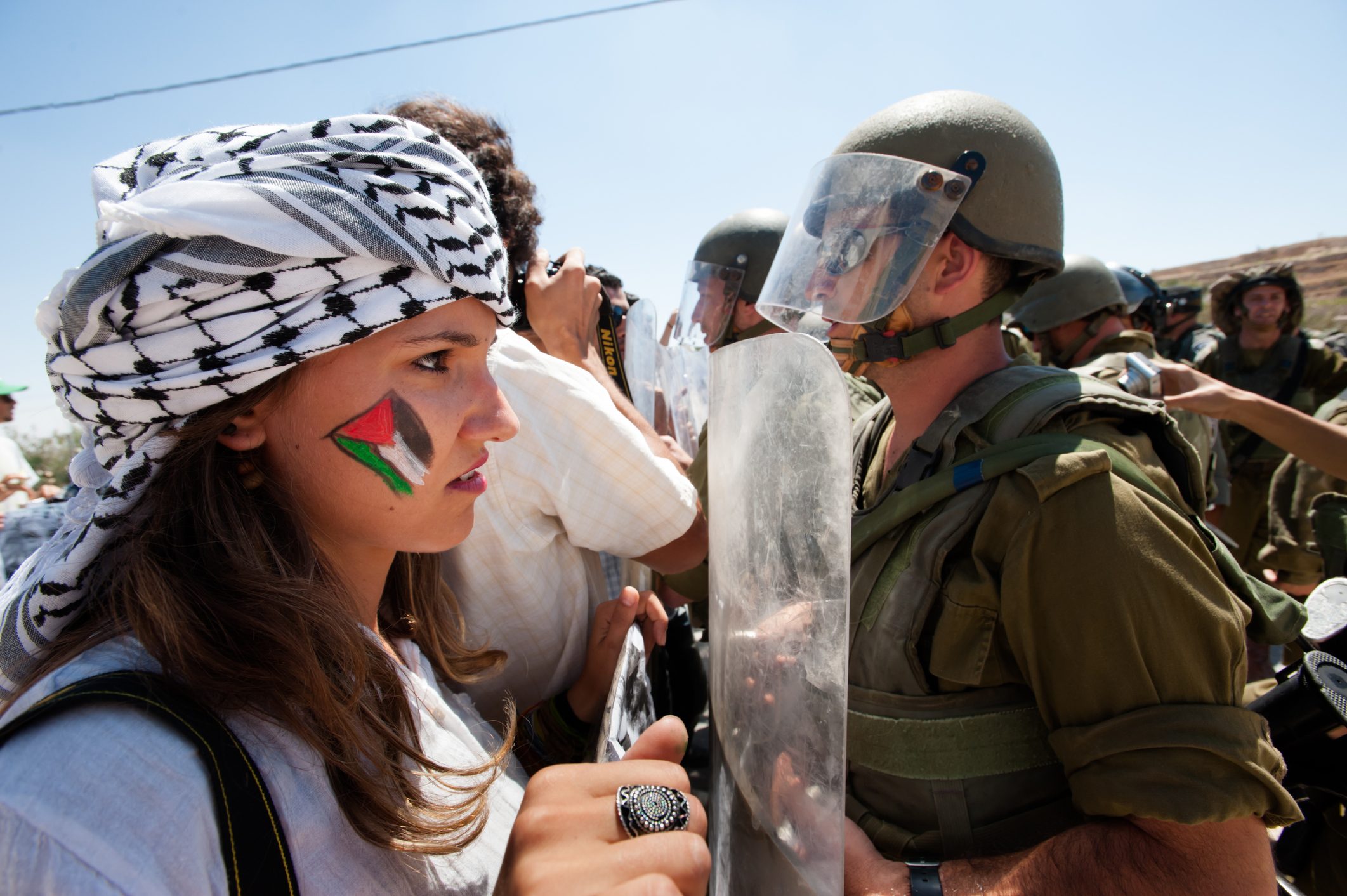 خطابات إلى جاري الفلسطيني