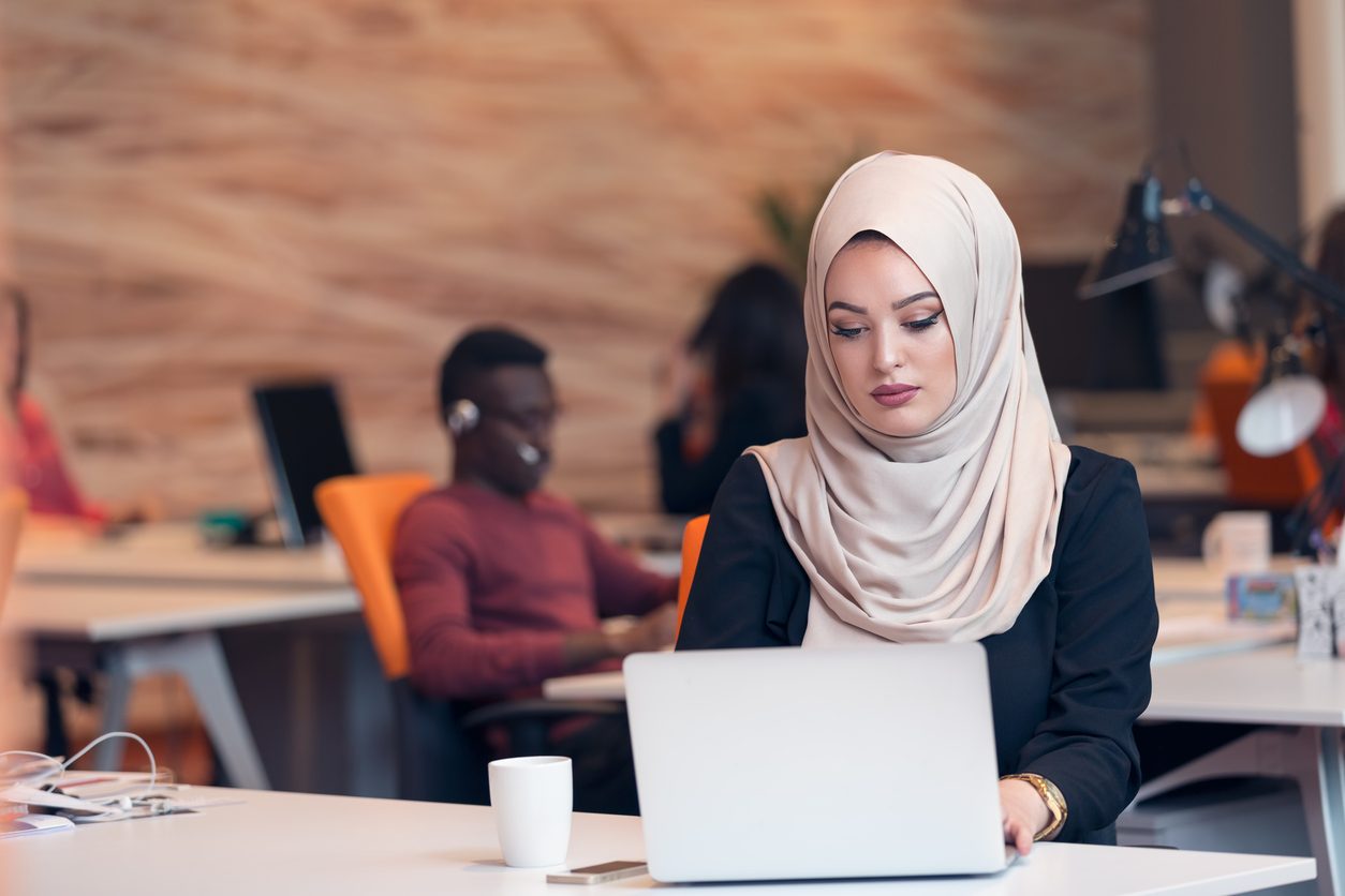 لماذا كان يُعطى الإرث كله للأخ الأكبر في إنكلترا؟ 7 أسباب تجعل المرأة لا تستحق المساواة في الميراث