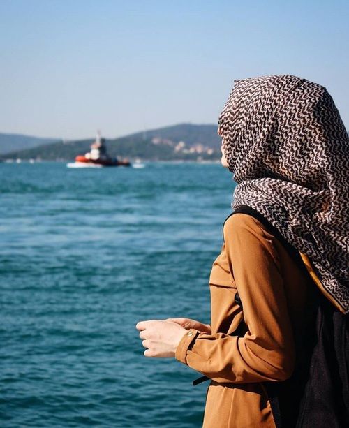 النساء المتدينات في لبنان يفضلن عدم نزول البحر عبر الشواطئ العامة