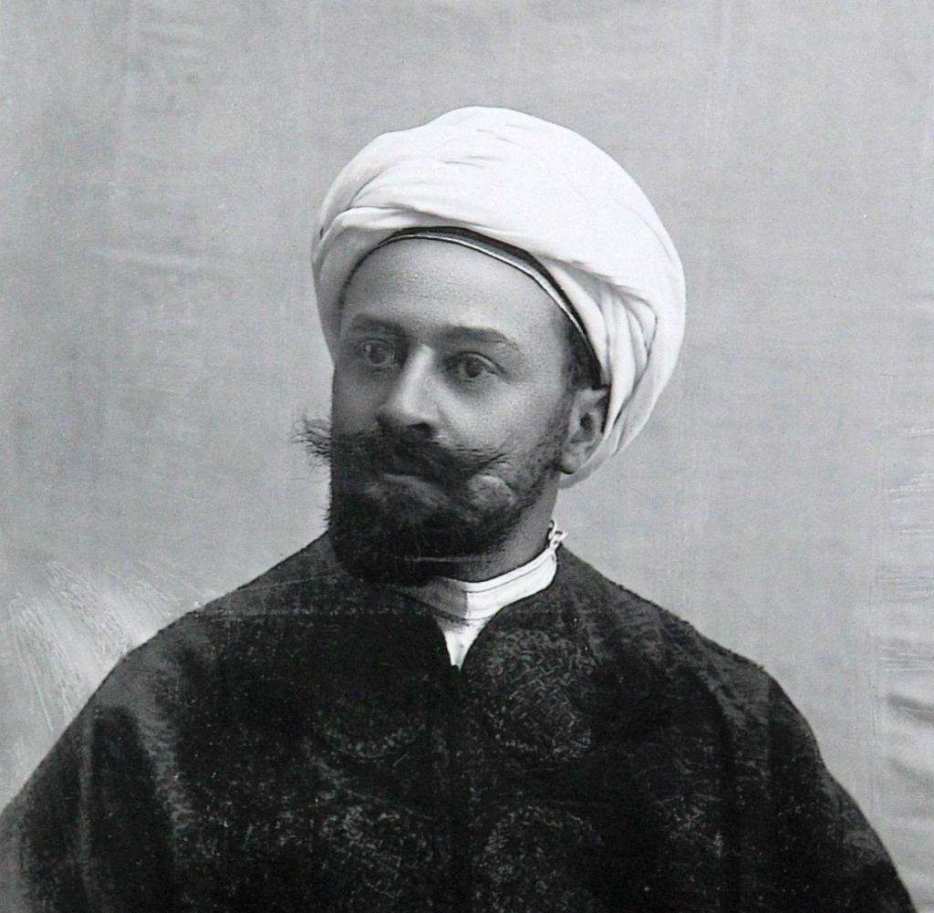 صورة لأوبنهايم بالزي الإسلامي
