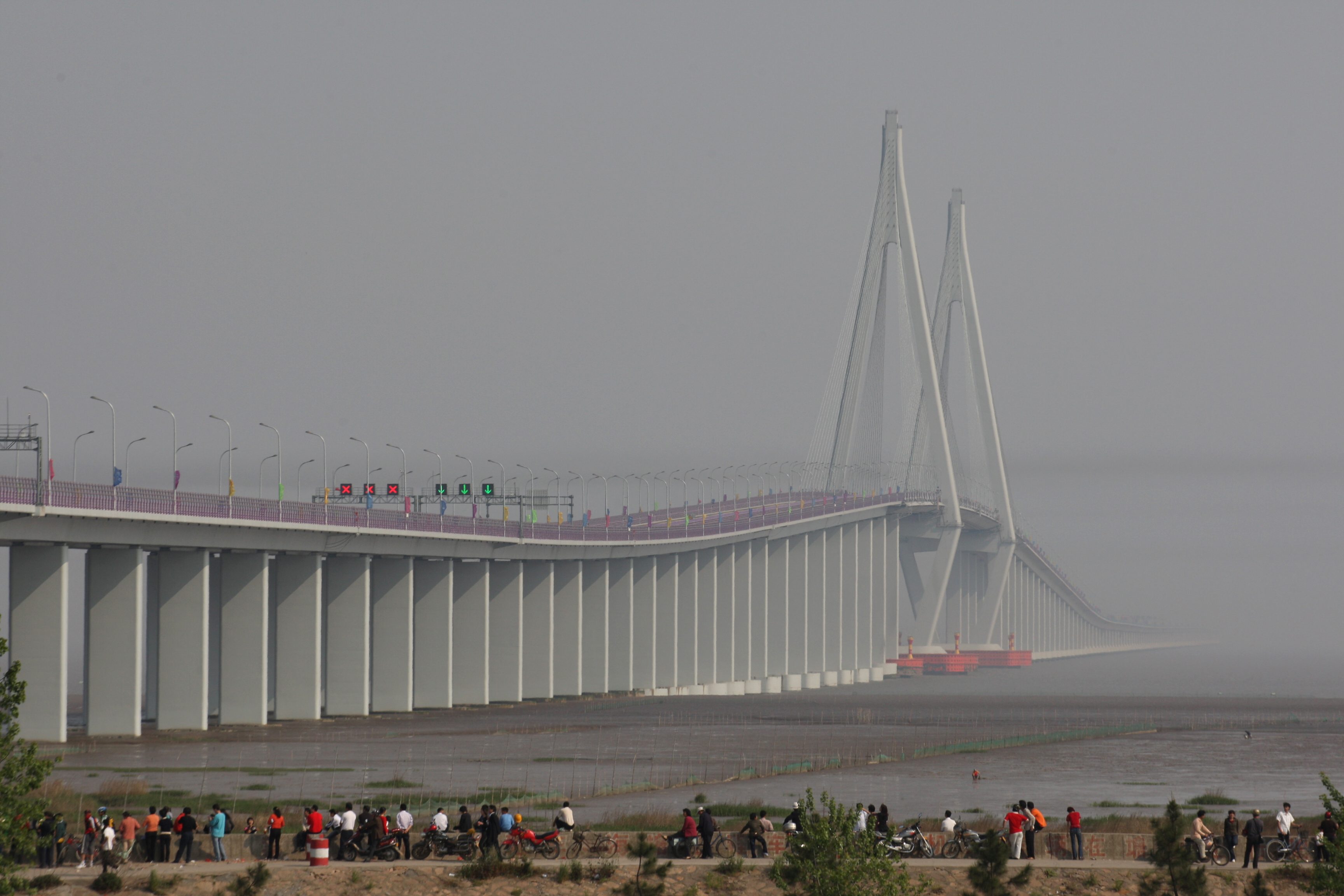 Ханчжоувань мост длинный. Пончартрейн мост. Мост через залив Ханчжоувань. Жуньянский мост. Название самого длинного моста