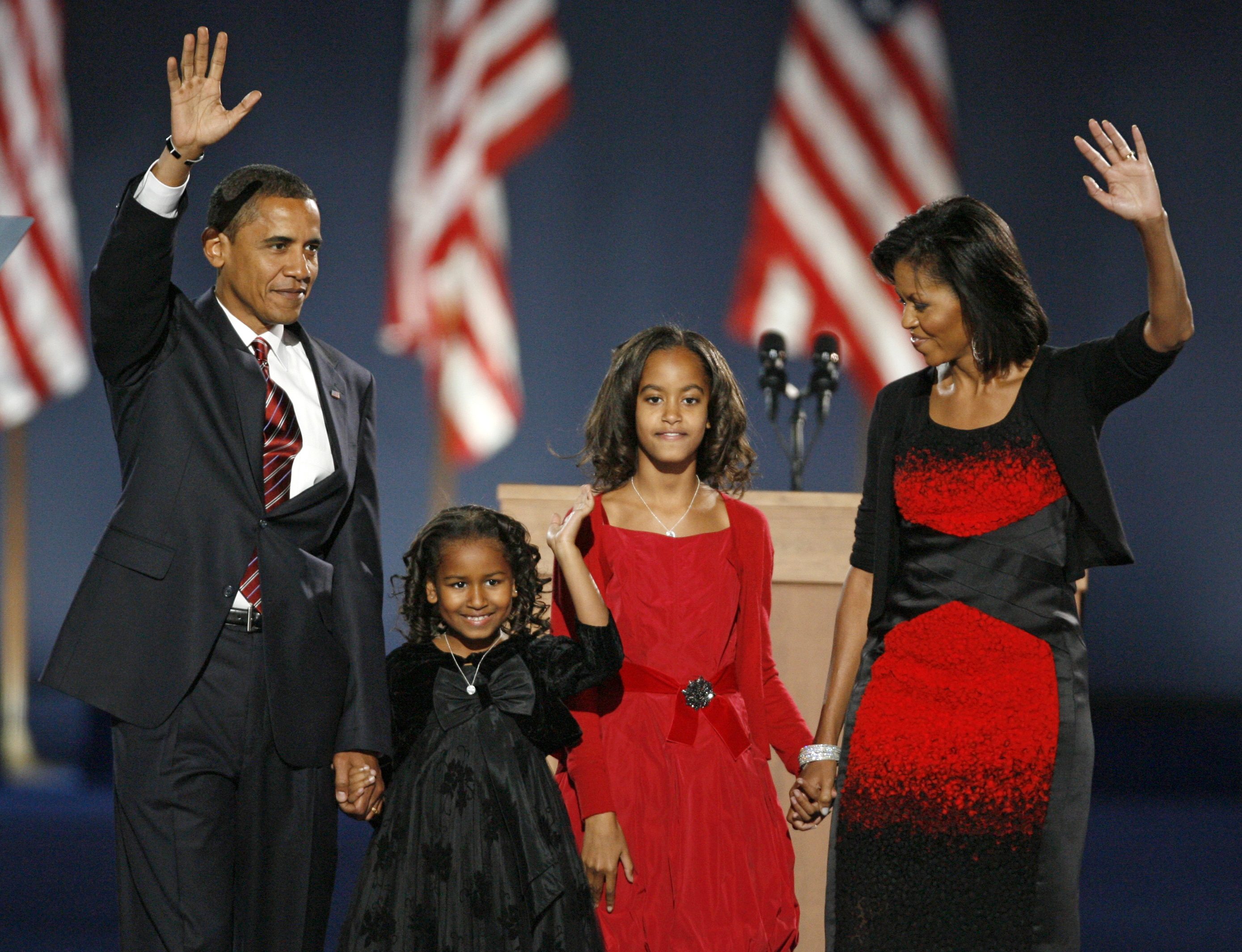 رويترز/ باراك أوباما وزوجته ميشيل وابنتيه ماليا وساشا