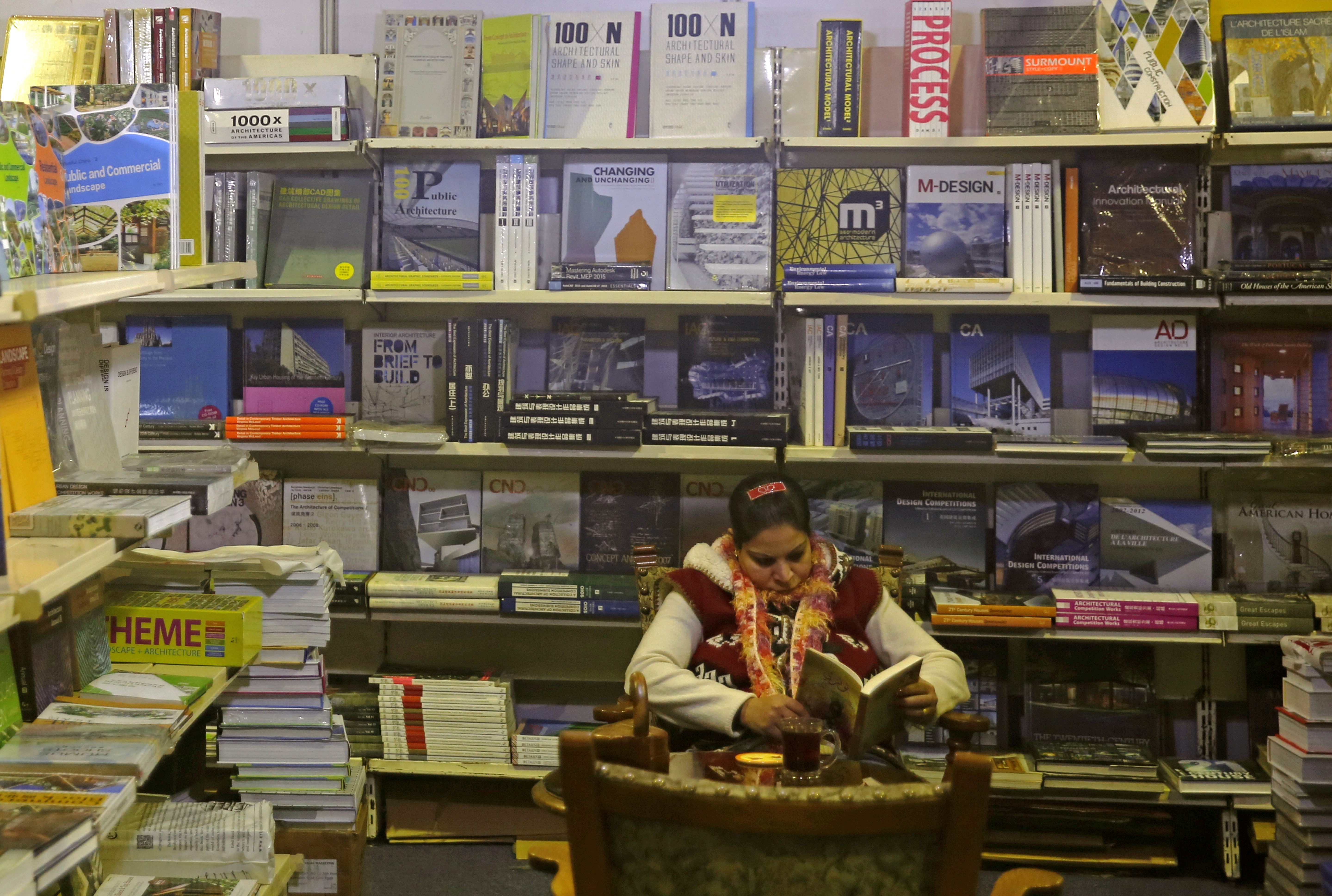 هذا العام تم حظر كتب أطفال ومؤلفين كويتيين/ رويترز