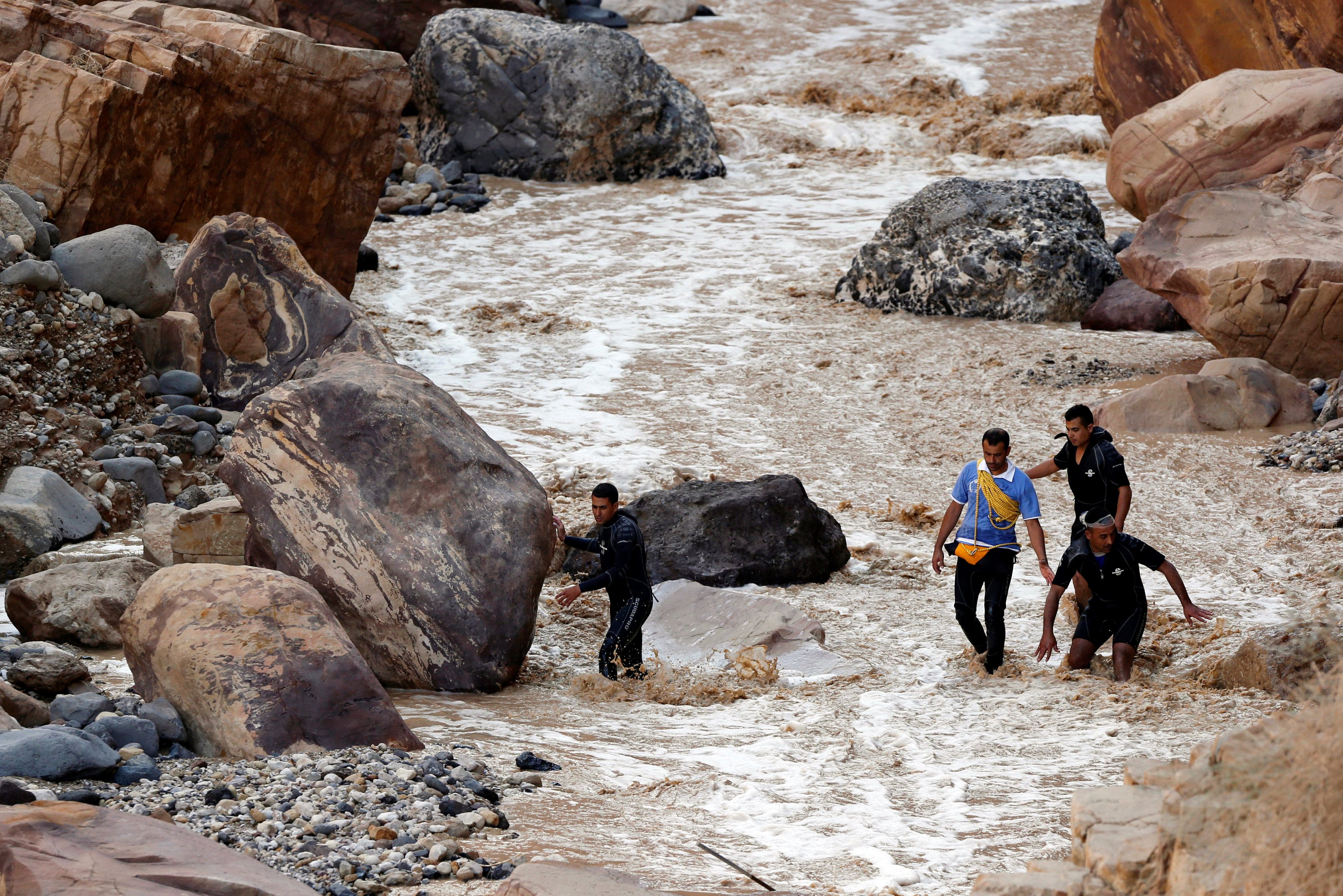 رويترز/ السيول في البحر الميت بالأردن