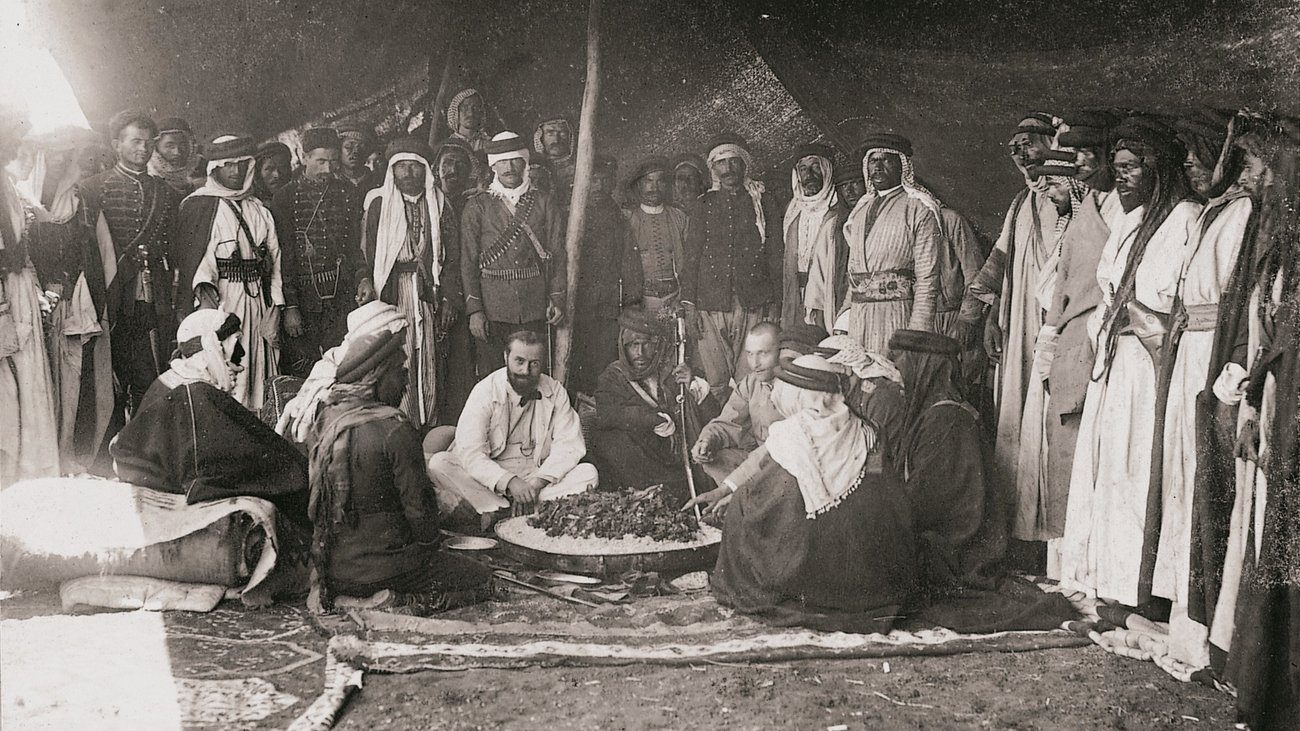 أوبنهايم في خيمة عربية