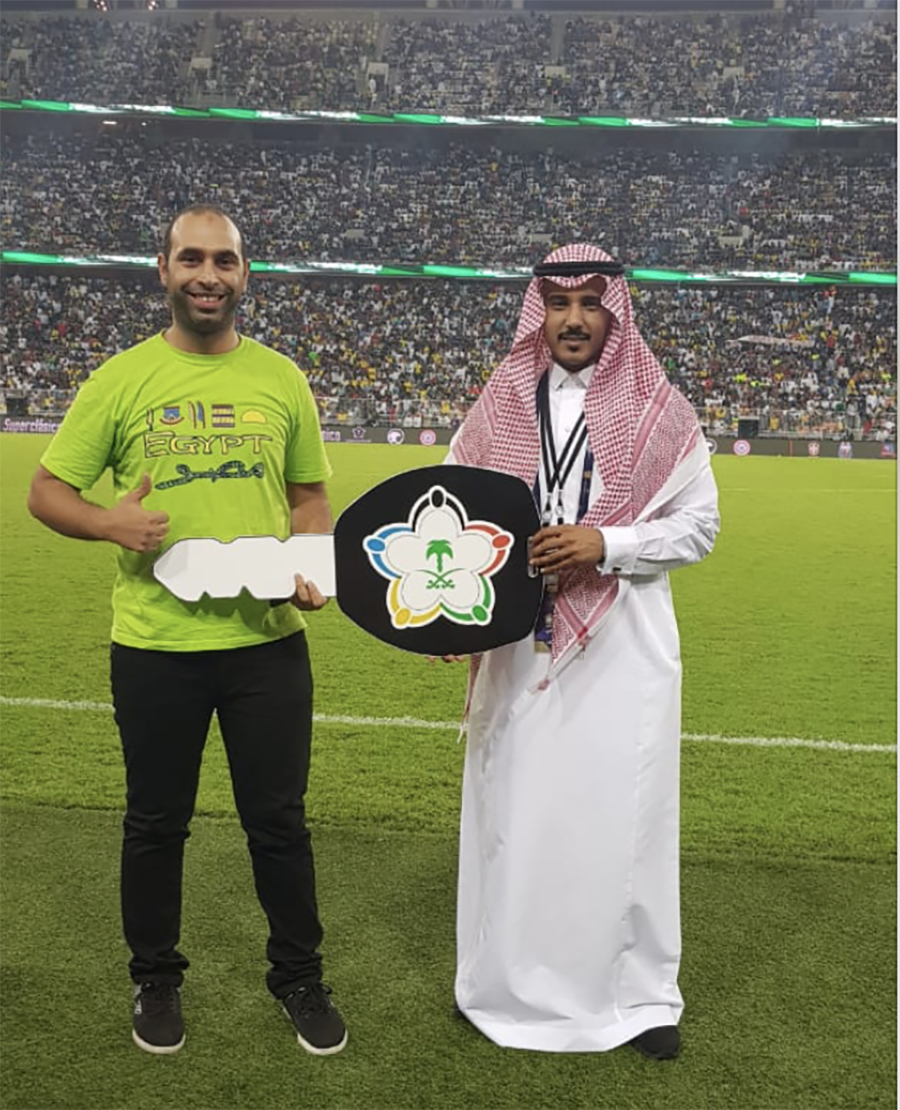 Social Media/ مشجع مصري يفوز بسيارة في بطولة سوبر كلاسيكو في السعودية