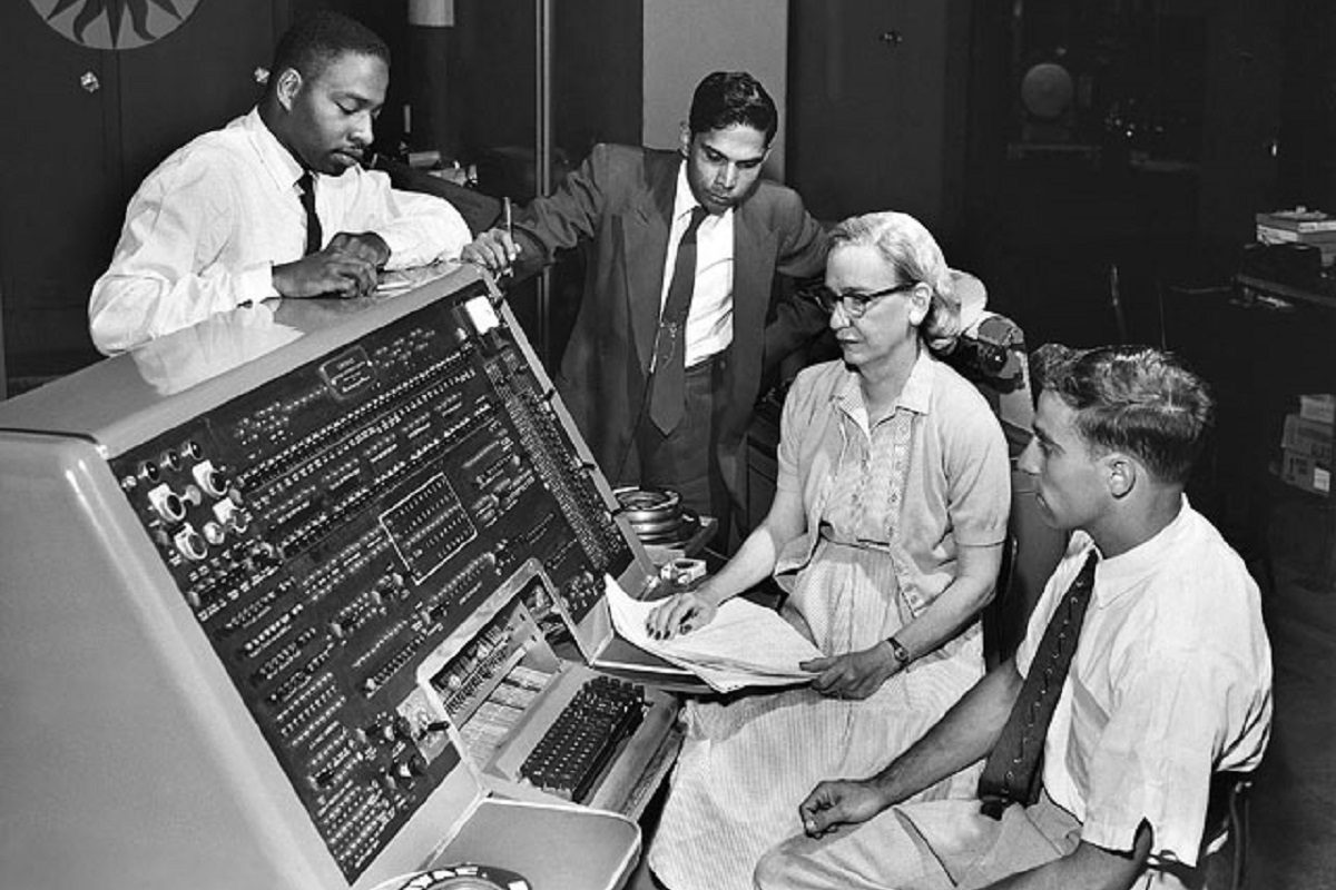 Social Media/  غريس هوبر مخترعة أول كمبيوتر عملاق في الولايات المتحدة