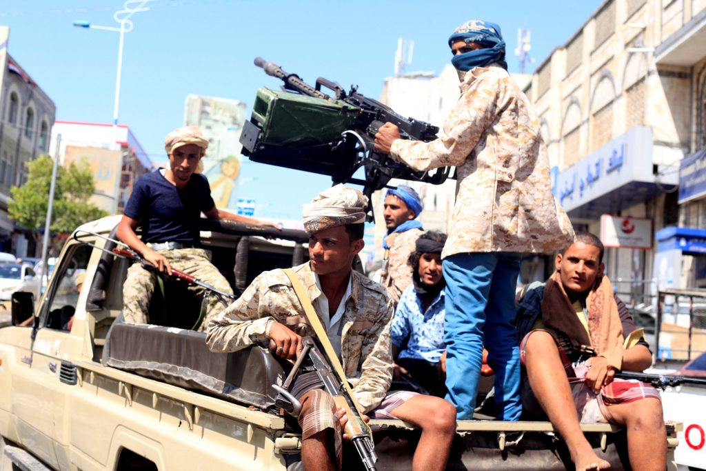 رصاص الكلاشينكوف بدل صافرة الحكم لاحتساب أخطاء مباراة كرة قدم في اليمن الأسلحة المُستخدَمة في حرب اليمن الأسلحة المستخدمة في حرب اليمن