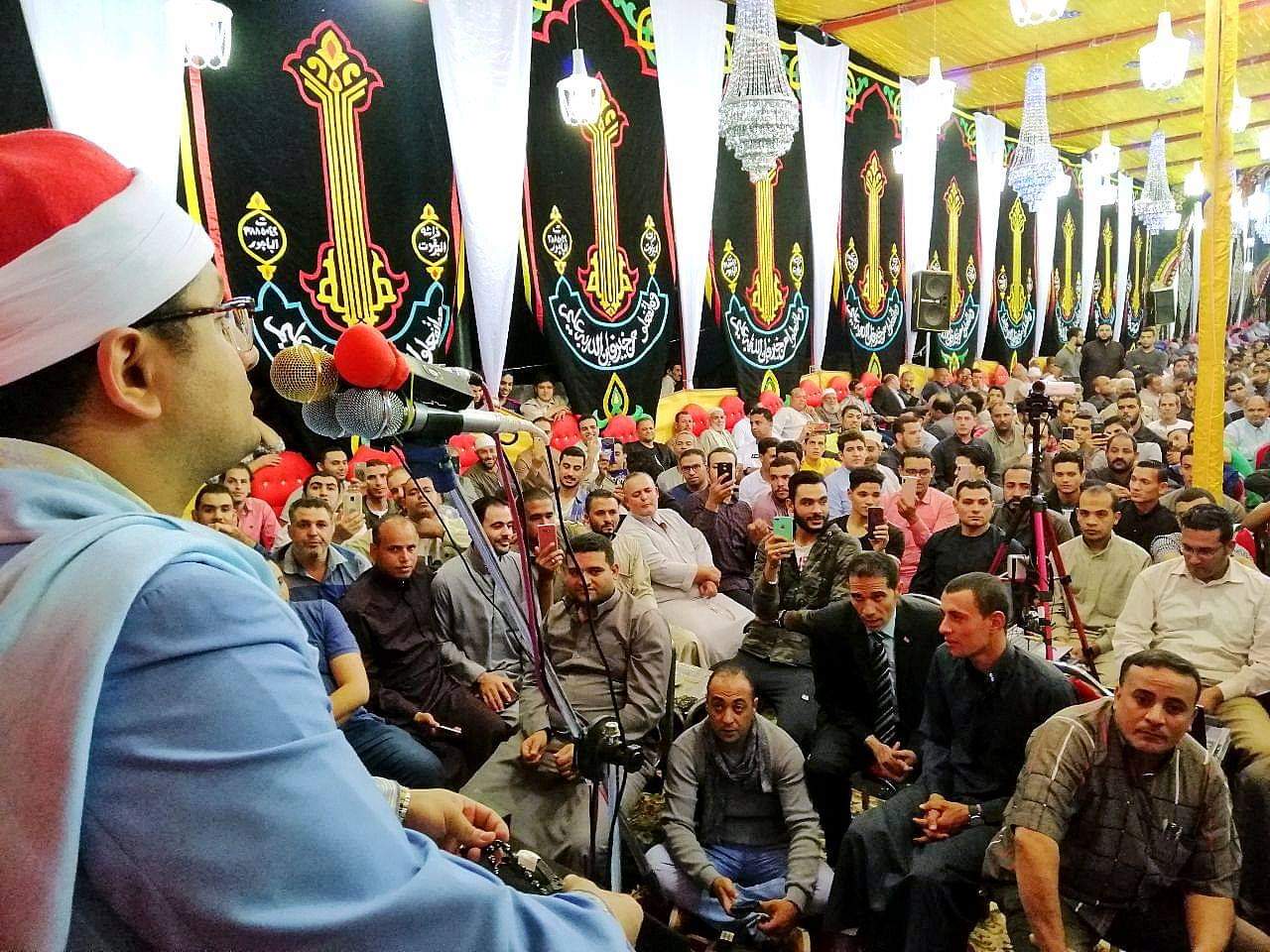 قراء القرآن في مصر تحوّلوا إلى ما يشبه الفنانين من حيث الشهرة والمعجبين