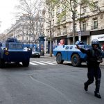 الشرطة الفرنسية تستخدم المدرعات لصد المتظاهرين