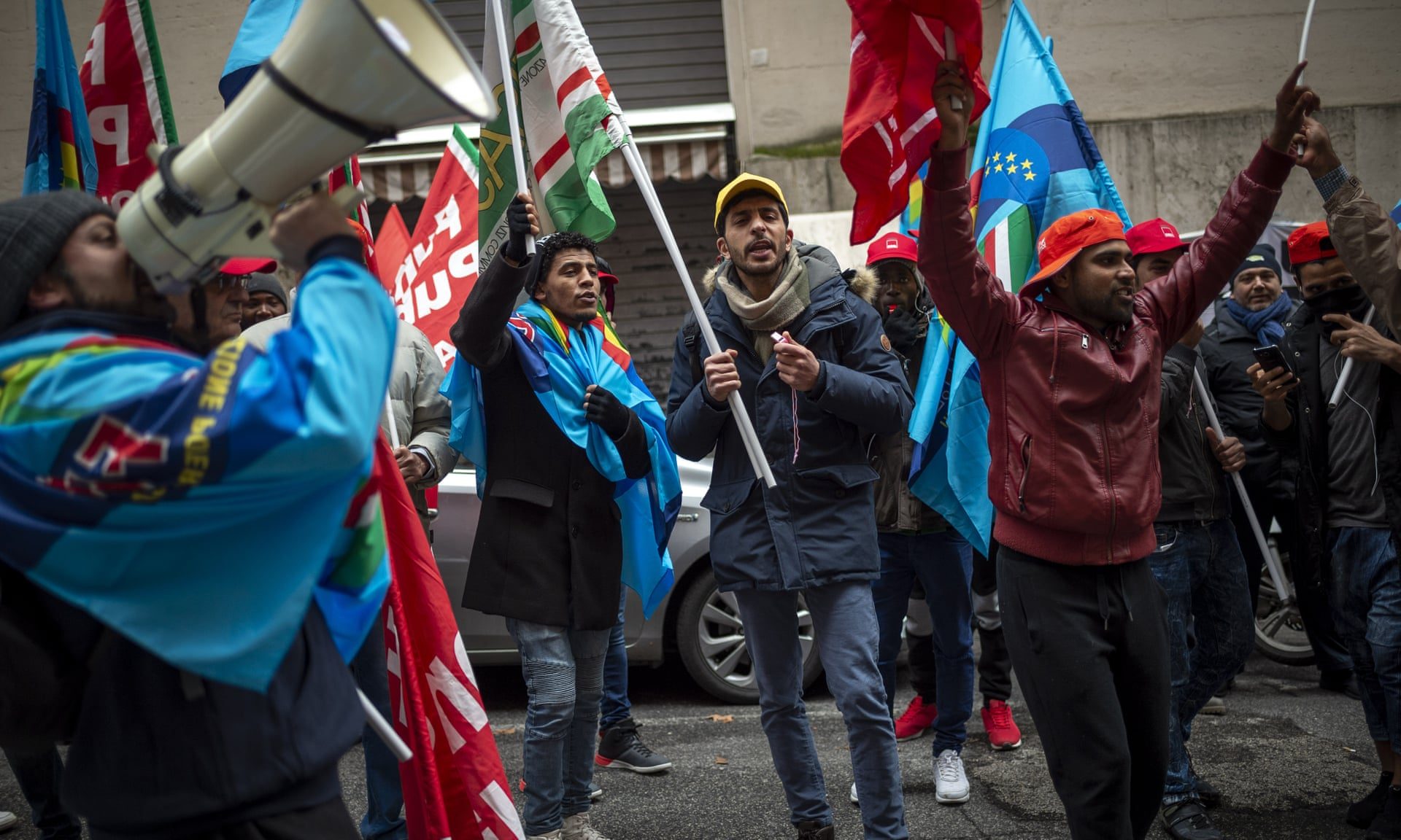 لاجئين في إيطاليا/ The Guardian