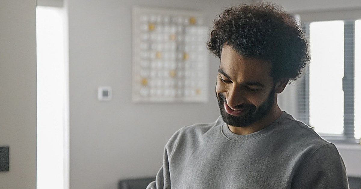محمد صلاح يفاجئ معجبيه بهدايا خاصة بعد عودته لمواقع التواصل