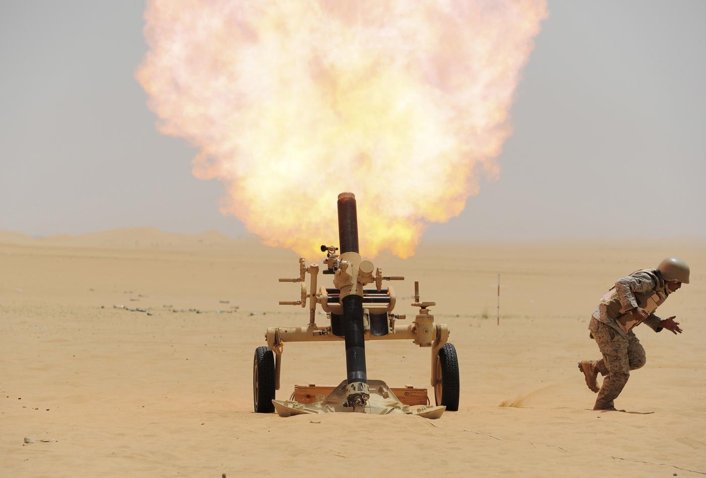 معارك السعوديين يخوضها غيرهم.. آلاف اليمنيين اليائسين تجندهم الرياض لقتال الحوثيين على حدودها