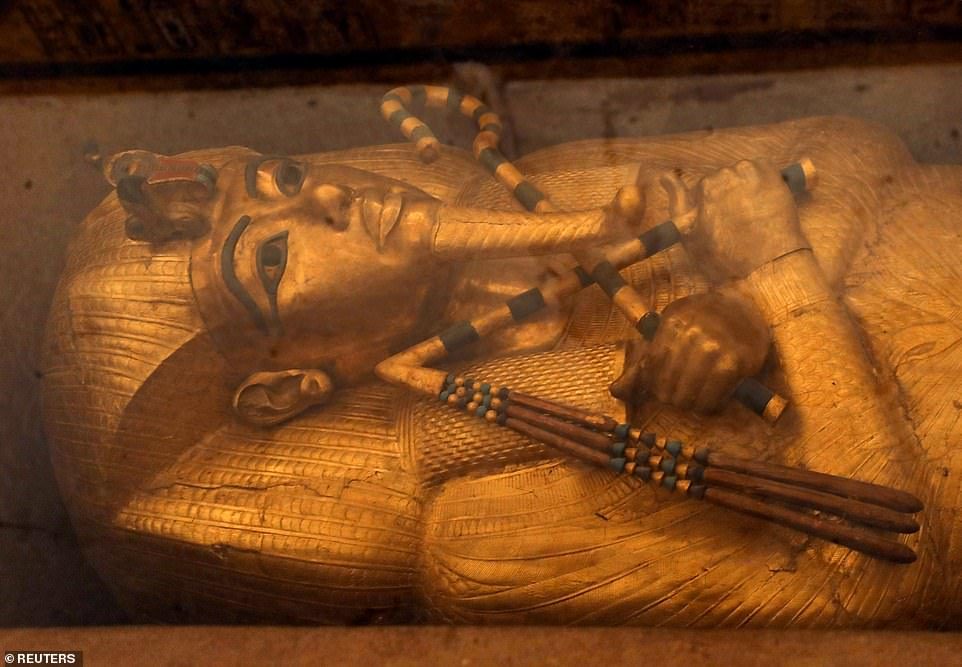 توت عنخ آمون هو أحد أشهر الفراعنة في تاريخ مصر القديم (من 1334 إلى 1325 ق.م)، ويكتسب شهرة عالمية في الأوساط السياحية.توت عنخ آمون هو أحد أشهر الفراعنة في تاريخ مصر القديم (من 1334 إلى 1325 ق.م)، ويكتسب شهرة عالمية في الأوساط السياحية.