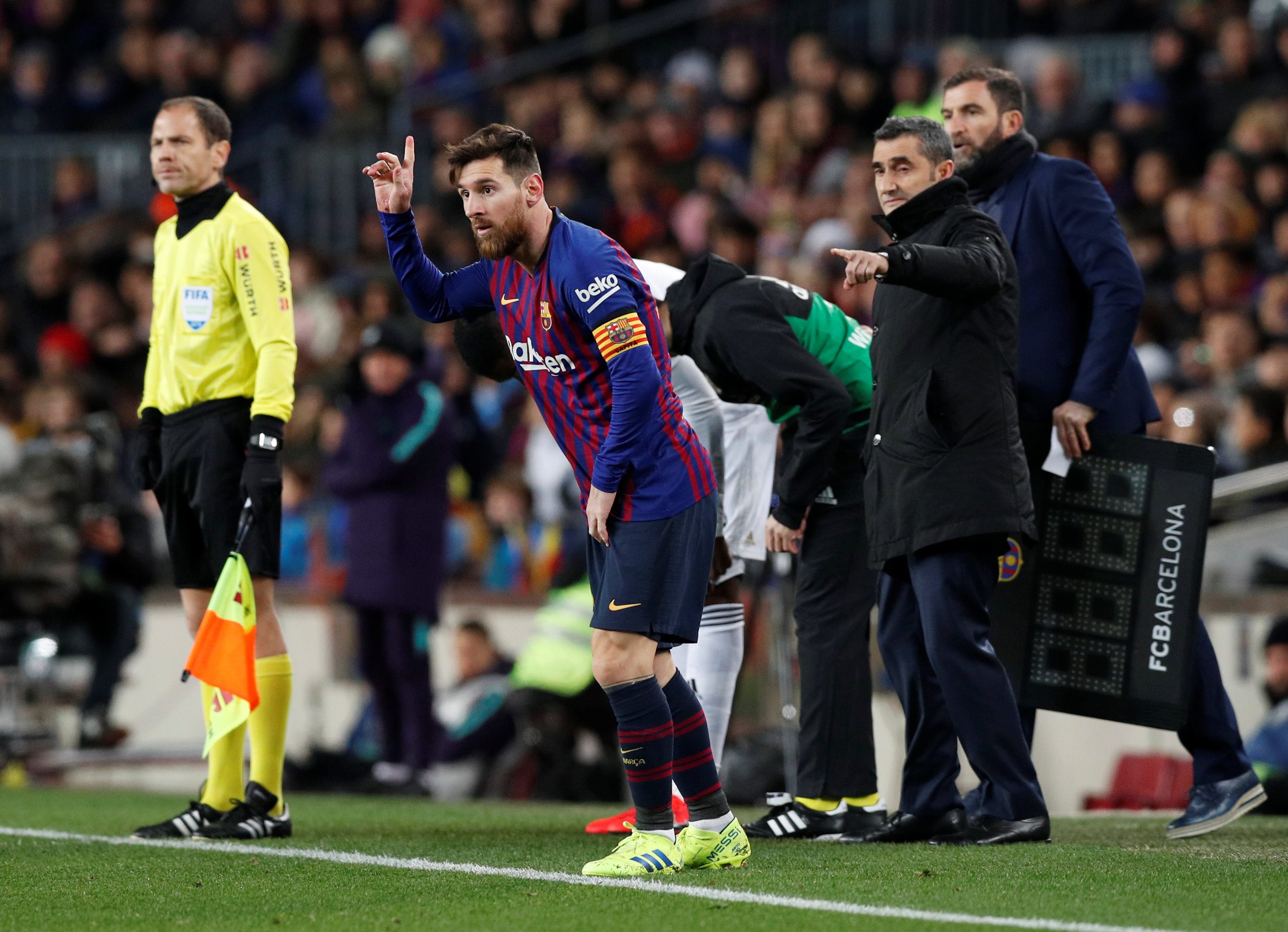 في غياب ميسي.. الكلاسيكو قد يغيّر مستقبل فالفيردي مع برشلونة؟