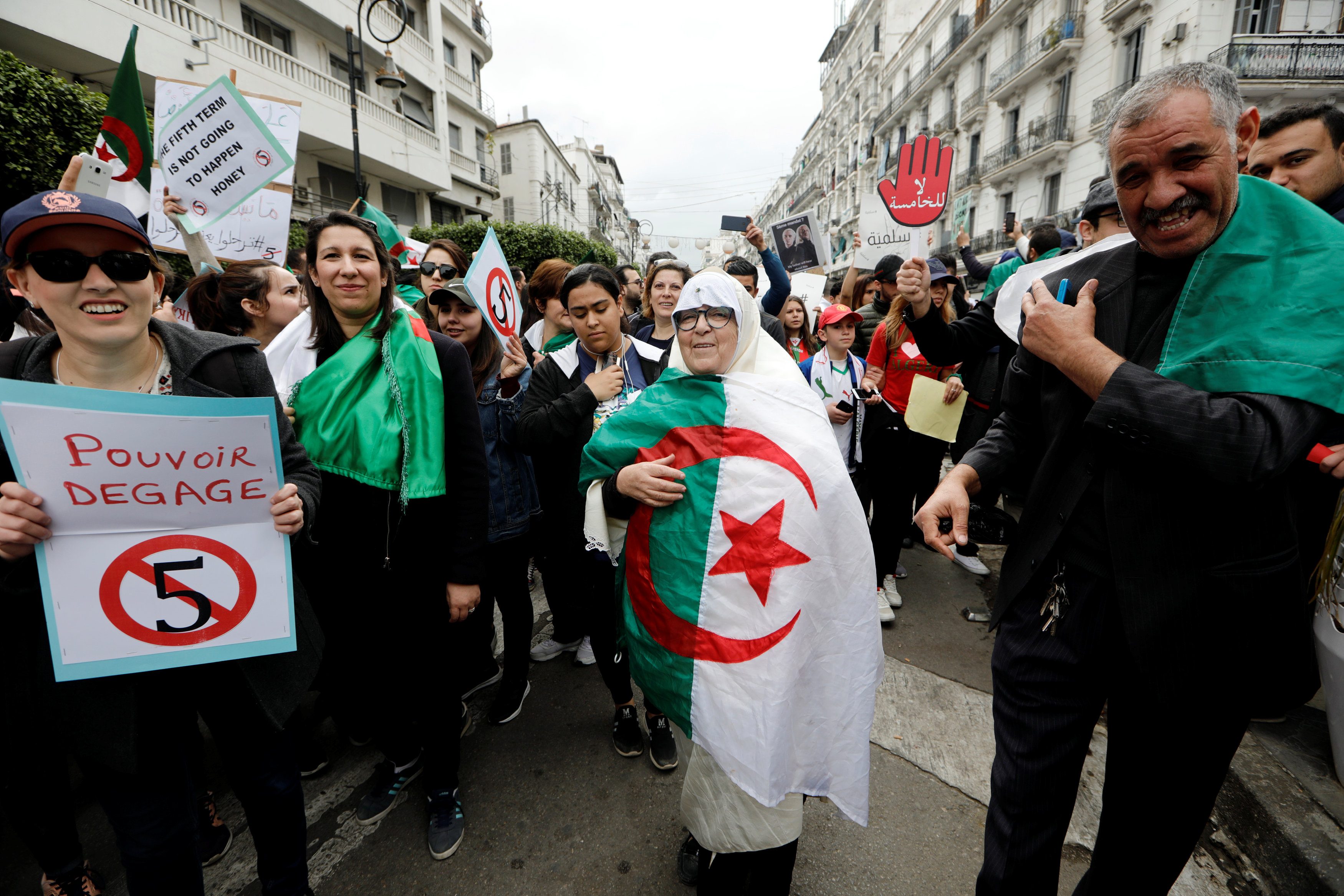 لماذا تختلف تظاهرات الجزائر عن الربيع العربي؟ لوب لوغ: هذا ما قد يحدث في الأيام القادمة
