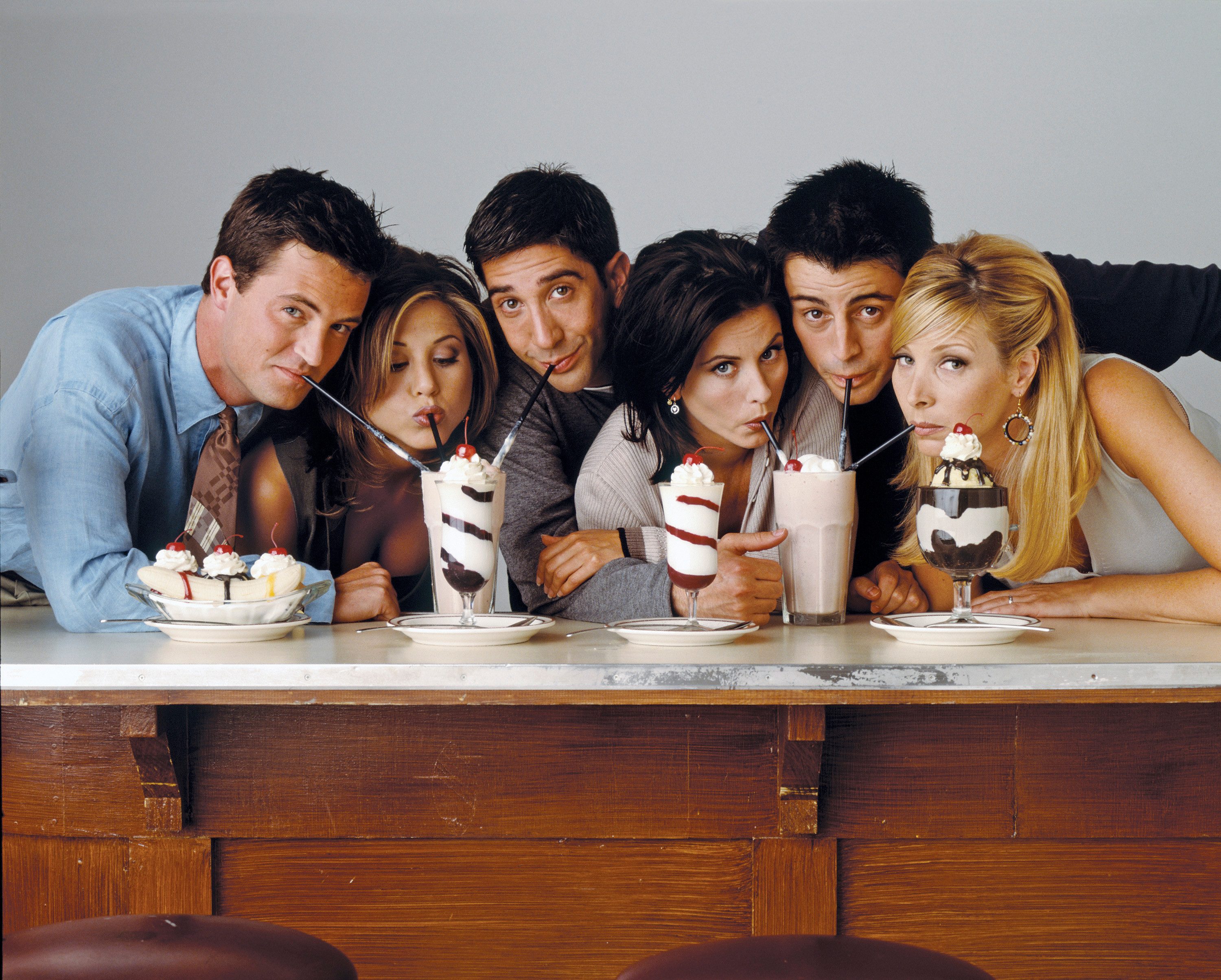 مسلسل Friends الذي لايزال إلى اليوم يحقق عائدات مدهشة حقائق لم تكن تعرفها عربي بوست