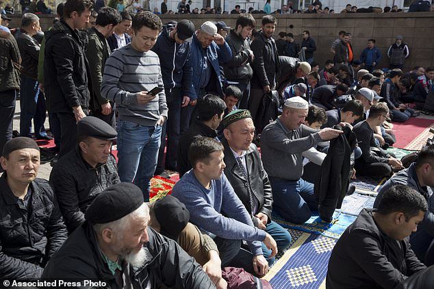 المسلمون في إقليم شينجيانغ/The Daily Mail
