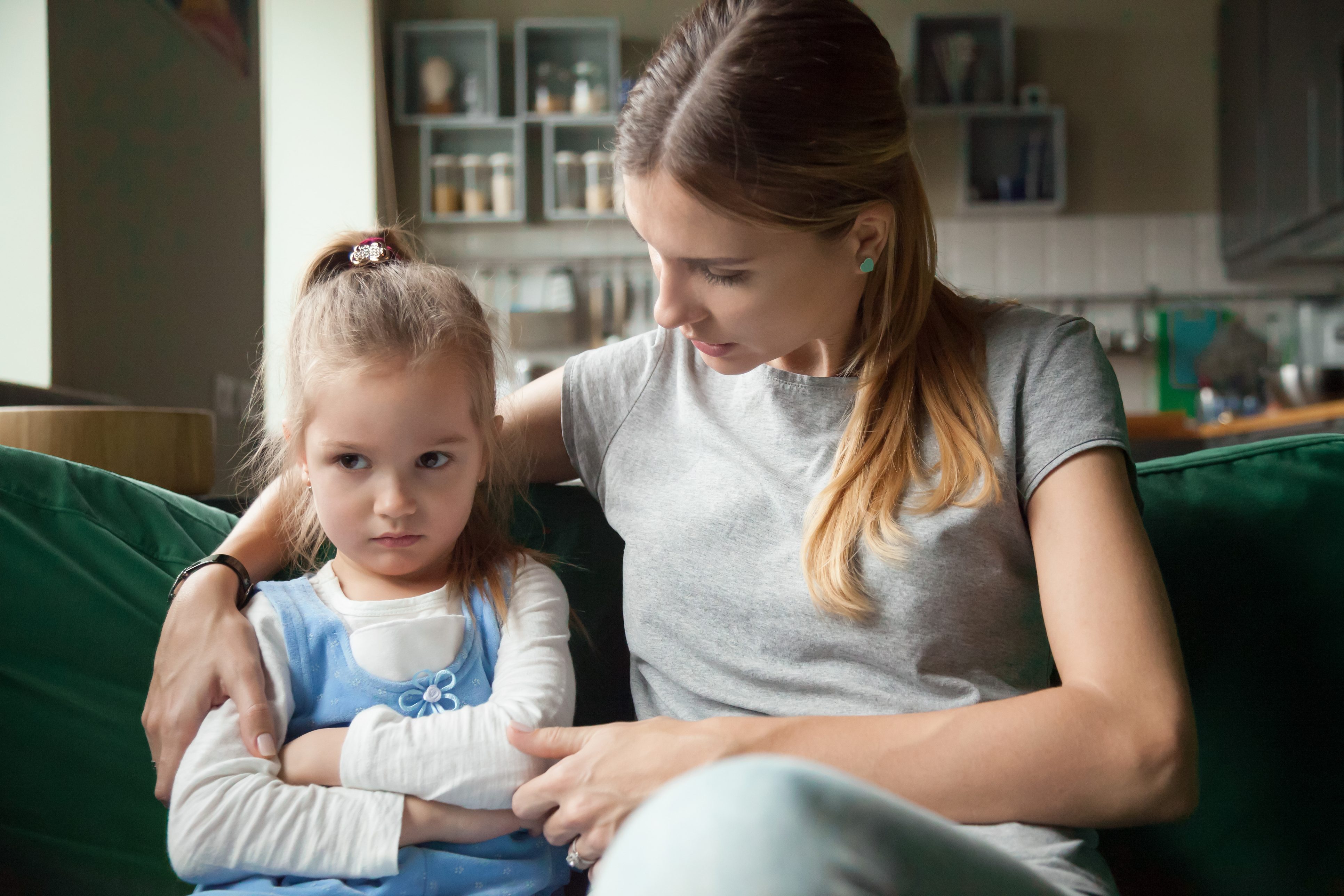 iStock \ زوِّد طفلك بالمعرفة اللغوية التي يحتاجها ليصف مشاعره