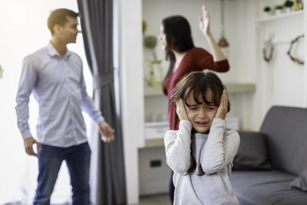 تجاوز ألم الطلاق والتفكير بالأطفال هو أهم شيء يجب فعله بعد اتخاذ هذا القرارالصعب