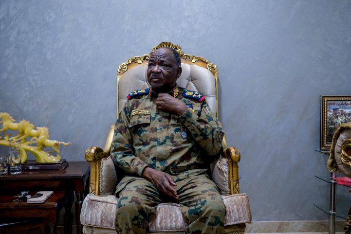 ساعد الجنرال صلاح عبد الخالق في هندسة الانقلاب الذي أطاح بالرئيس السوداني، وهو الآن من بين أقوى رجال البلاد/ نيويورك تايمز