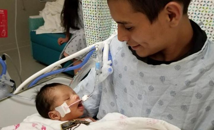 والد الرضيع في المستشفى