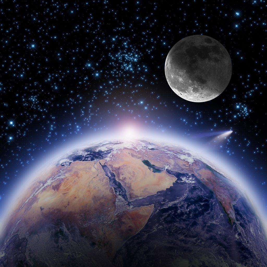 القمر يبتعد عن كوكب الأرض باستمرار