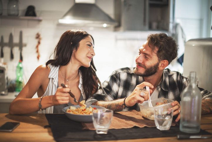 iStock/ تُعد مهارات التواصل المُحكمة أساس كل علاقة صحية ناجحة