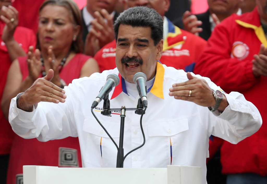 الرئيس الفنزويلي نيكولاس مادورو يتحدث خلال تجمع حاشد لدعم الحكومة في كاراكاس ، فنزويلا ، 20 مايو 2019. (رويترز)
