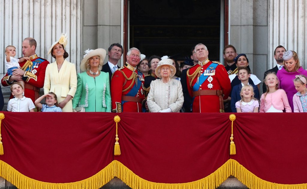 الأمير وليام كيت ميدلتون بريطانيا  الملكة إليزابيث