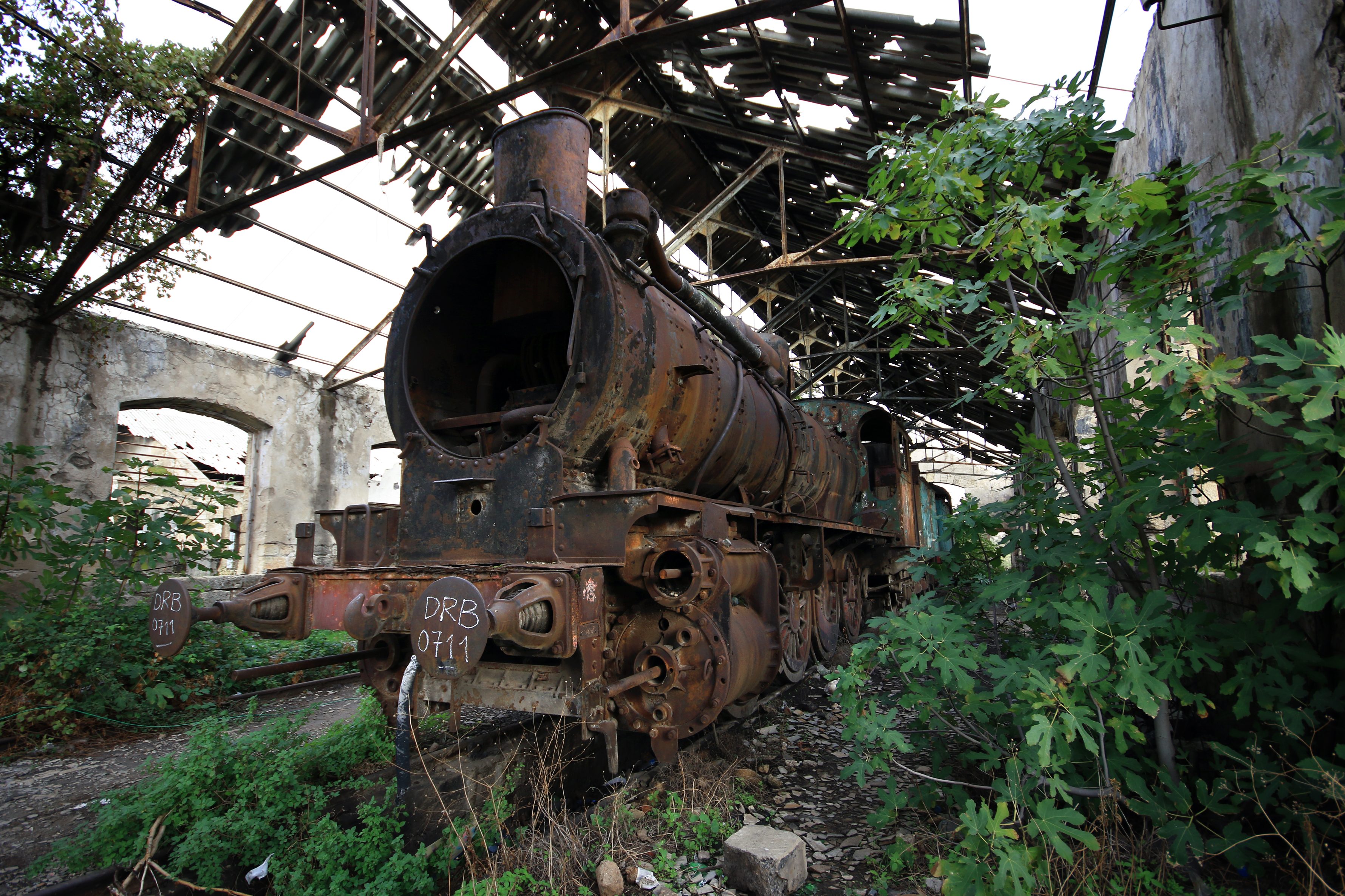 قطار مهجور في طرابلس لبنان/ Istock