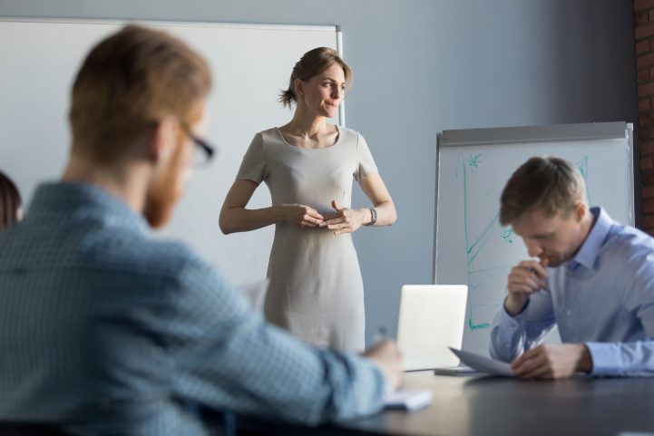 iStock\ لا تسعي إلى إرضاء الجميع.. الحزم مهم في مسيرتك المهنية