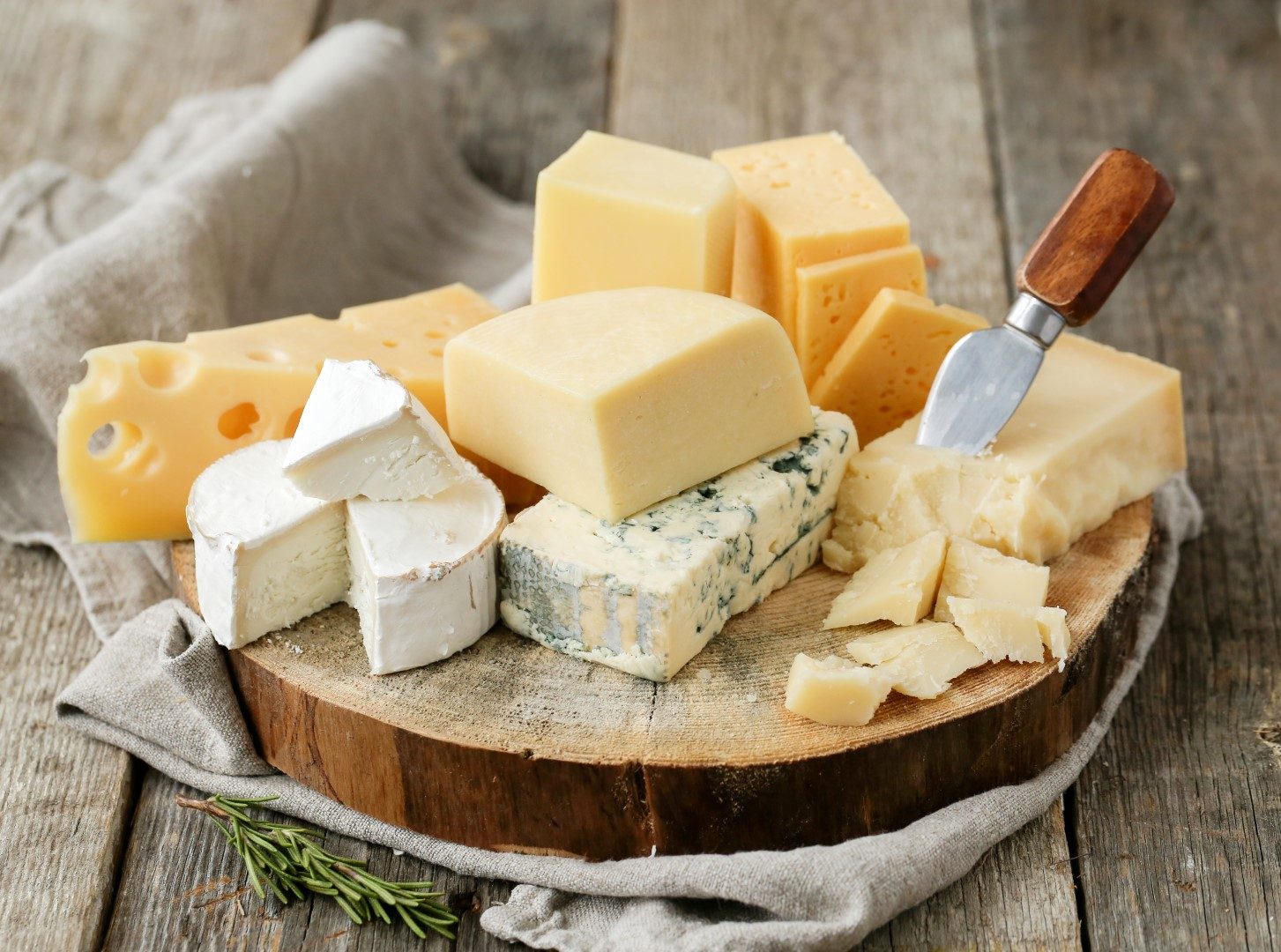 الجبن يحتاج أن يتنفس.. هذه أفضل طريقة لتخزينه وتغليفه