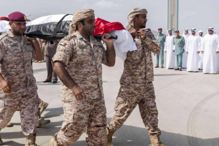 جنود إماراتيون يشيعون زملاء لهم قضوا في حرب اليمن/ wam