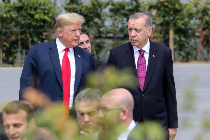 الرئيسان التركي رجب طيب أردوغان ونظيره الأمريكي دونالد ترامب في لقاء سابق - رويترز
