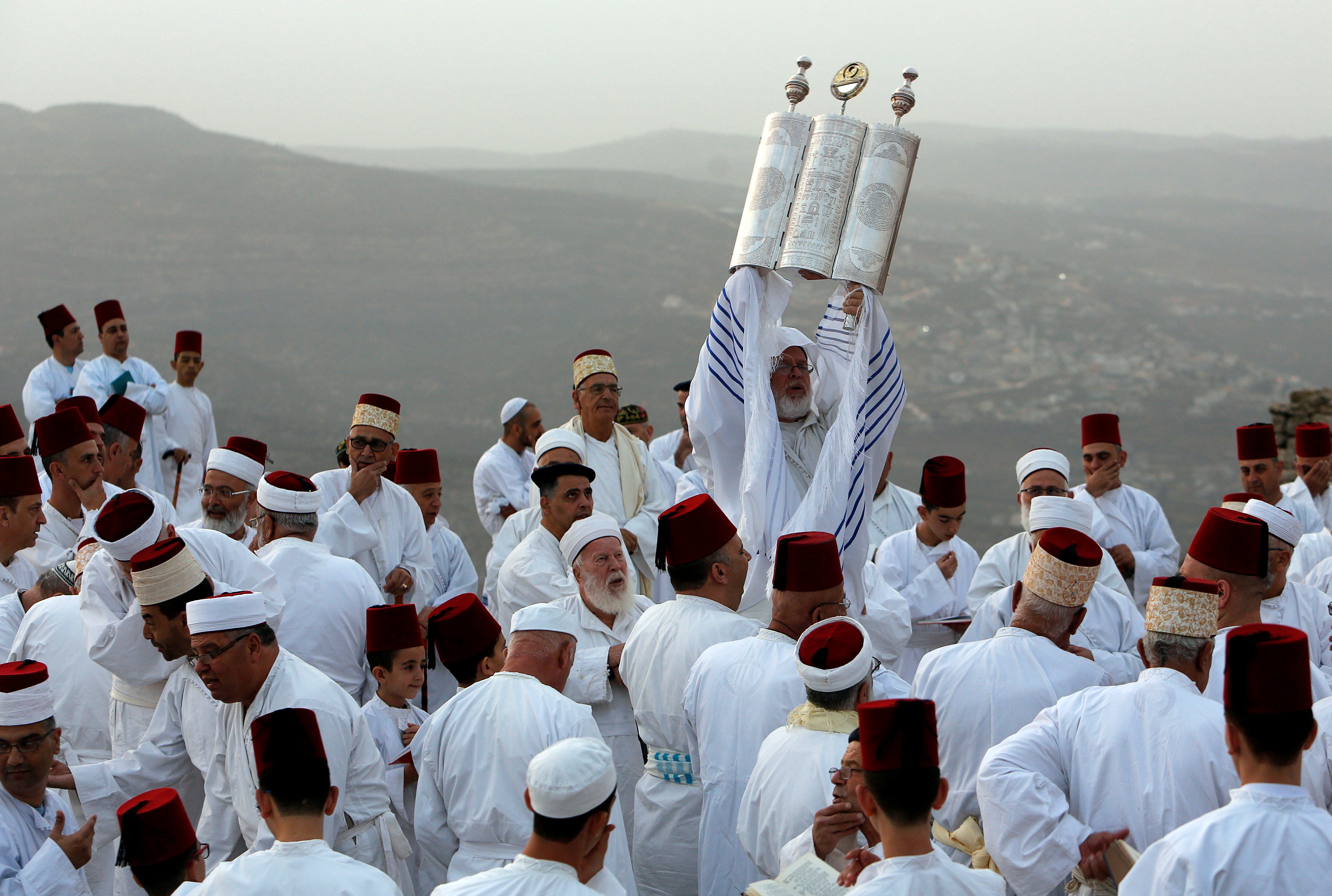 الطائفة السامرية أصغر طائفة دينية في العالم عربي بوست