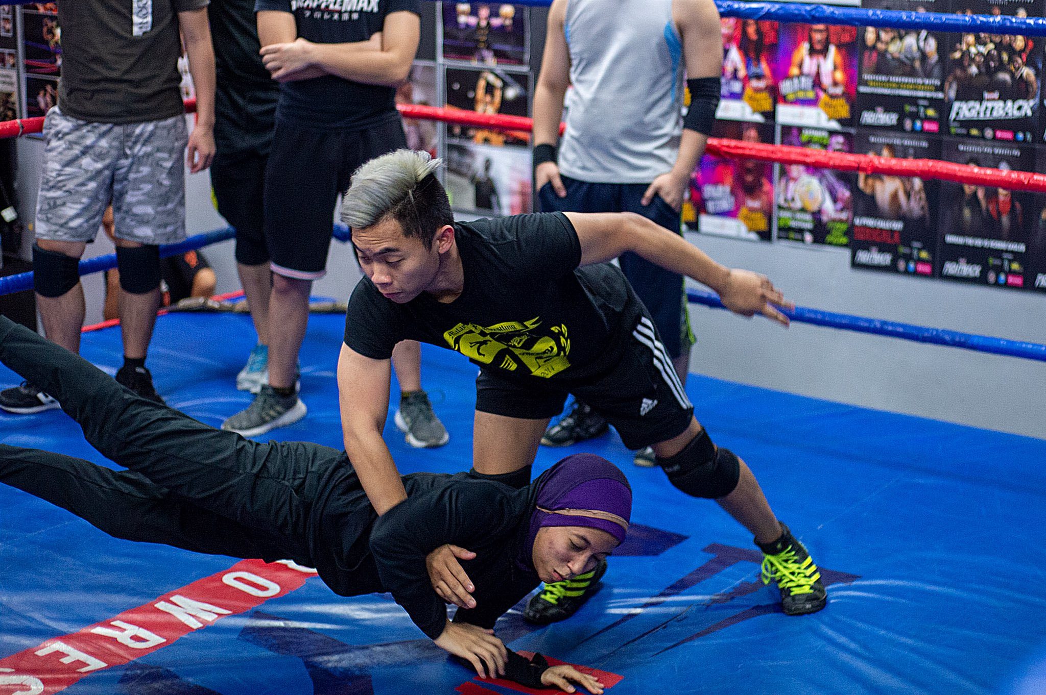 للتلقى نور الدعم دعماً كبيراً من مجتمع المصارعين سهَّل عليها المرور عبر ردة الفعل العنيفة التي استهدفتها على الإنترنت/ AFP