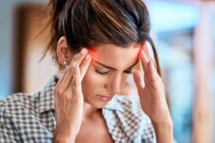 iStock \ قد يكون الصداع والصداع النصفي من الآثار الجانبية لحبوب منع الحمل