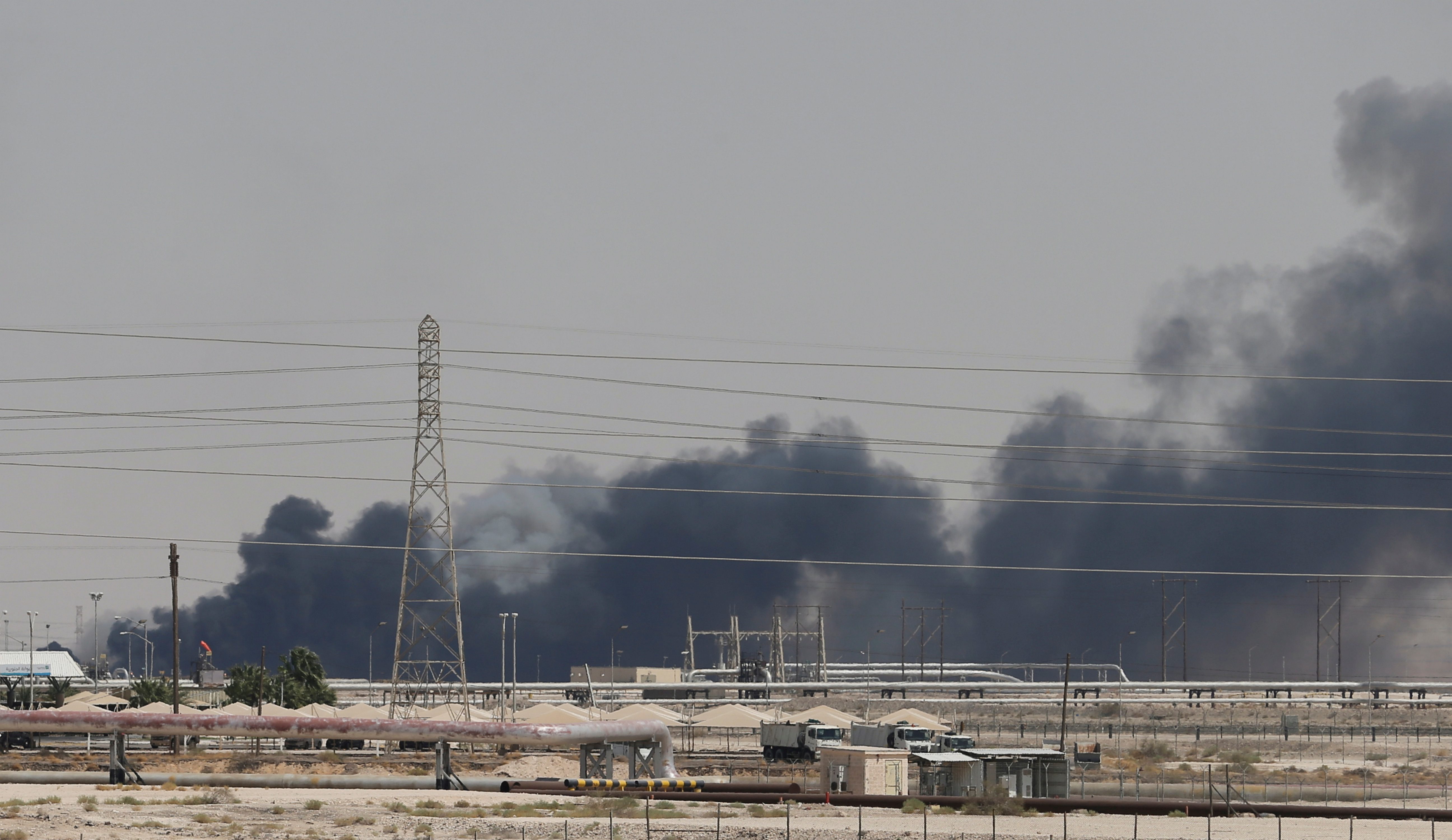 صحيفة أمريكية السعودية تدرس تأجيل طرح شركة أرامكو للاكتتاب بسبب القصف