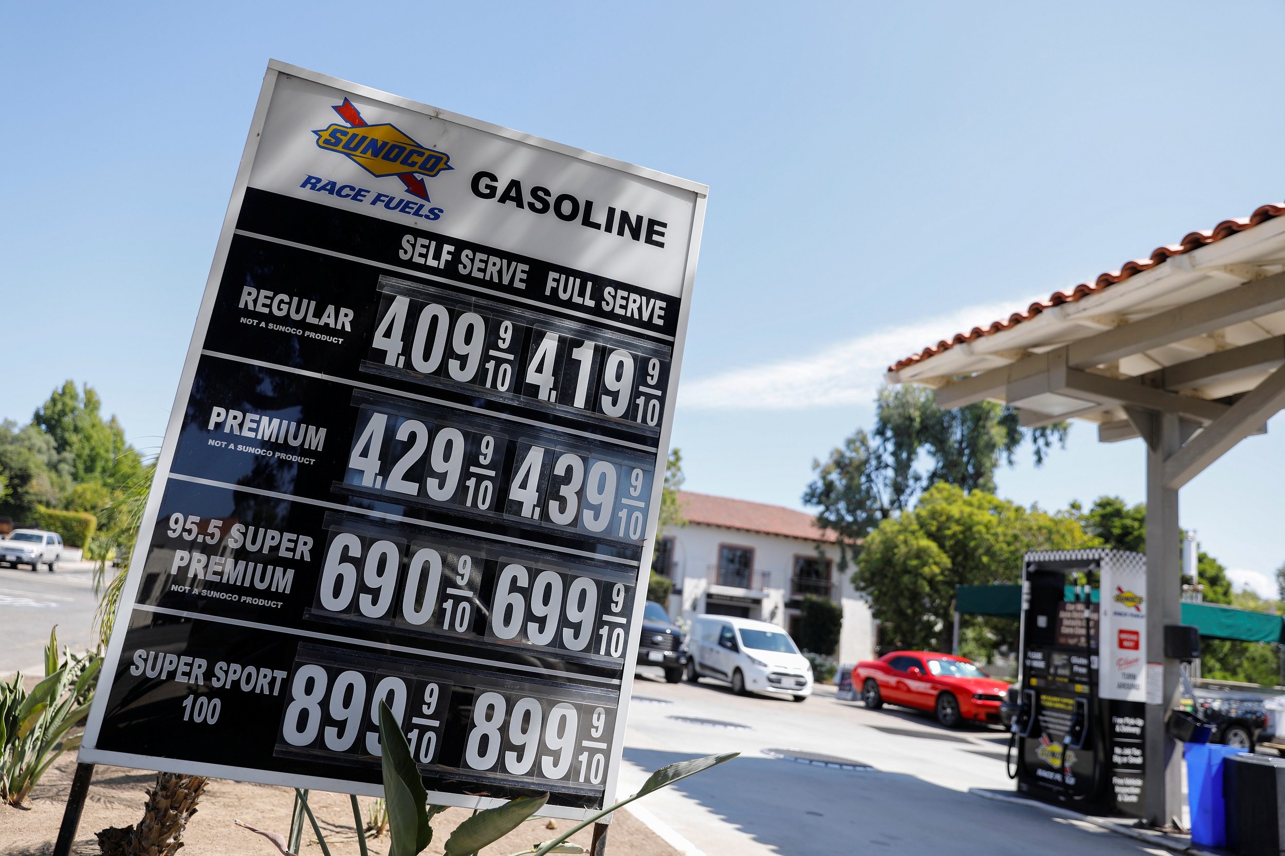 أمريكا أول المتضررين ارتفاع أسعار الوقود رغم تقليل ترامب من اعتماد بلاده على نفط الشرق الأوسط