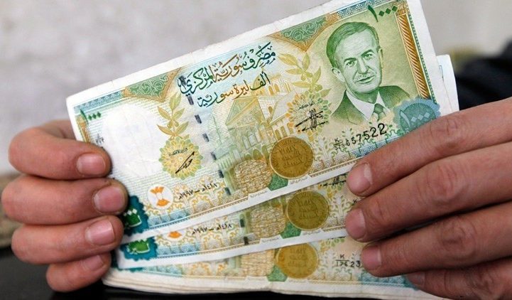 انهيار تاريخي لليرة السورية أمام الدولار/ رويترز