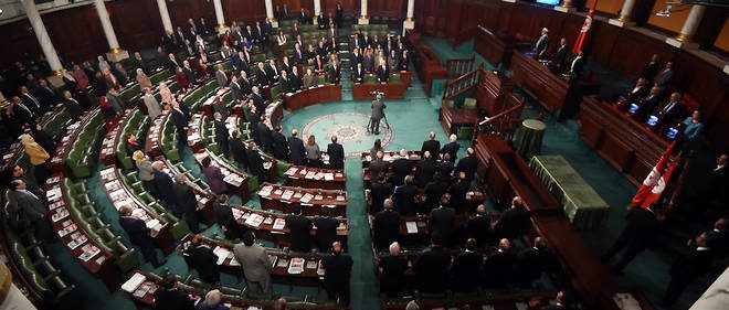 يتطلب الاستقرار البرلماني في تونس ائتلافاً يضم 109 نواب، وهو عدد النواب المنتخبين اللازم للحصول على الأغلبية، وهذا غير متوقع تحقيقه في ظل تشرذم الأحزاب وغياب التوافق/ AFP