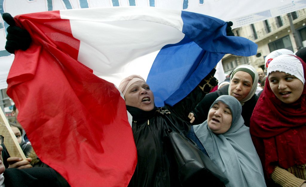 ارتداء العباءة حظر الحجاب في فرنسا